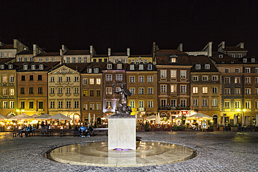 Polen, Warschau, Warschauer Altstadt - Marktplatz bei Nacht - FO003883