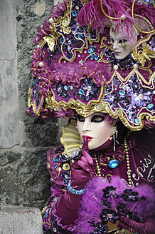 Woman with Venetian mask and costume - LRF000544