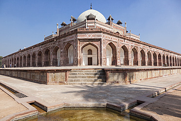 India, Delhi, View of Humayun's Tomb - FOF003929