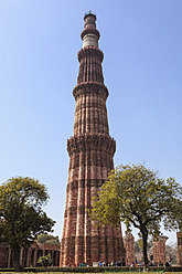 Indien, Delhi, Blick auf Qutub Minar - FOF003945