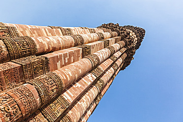 Indien, Delhi, Blick auf Qutub Minar - FOF003947