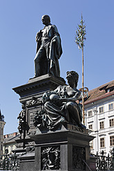 Österreich, Steiermark, Graz, Blick auf den Erzherzog-Johann-Brunnen am Hauptplatz - SIEF002713