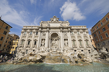 Europa, Italien, Rom, Blick auf den Trevi-Brunnen - RUEF000872