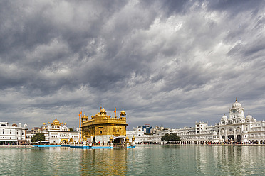 Indien, Punjab, Amritsar, Ansicht des Goldenen Tempels - FOF003956