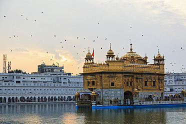 Indien, Punjab, Amritsar, Ansicht des Goldenen Tempels - FOF003966