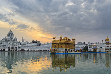 Indien, Punjab, Amritsar, Ansicht des Goldenen Tempels - FOF003967