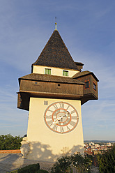 Österreich, Steiermark, Graz, Blick auf den Uhrenturm auf dem Schlossberg - SIEF002739