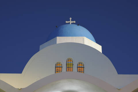 Griechenland, Blick auf die Kirche von Firostefani, lizenzfreies Stockfoto