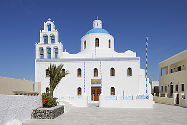 Griechenland, Kirche der Panagia von Platsani am Caldera-Platz in Oia - RUEF000972