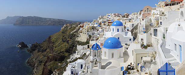 Greece, Santorini, View of classical whitewashed church and bell tower at Oia - RUEF000982