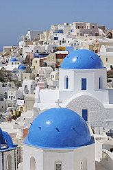 Greece, Santorini, View of classical whitewashed church and bell tower at Oia - RUEF000983