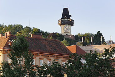 Österreich, Steiermark, Graz, Blick auf den Uhrenturm auf dem Schlossberg - SIEF002785