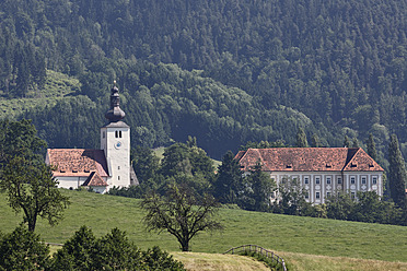 Österreich, Steiermark, Graz, Koflach, Blick auf Kirche und Schloss Piber - SIEF002758