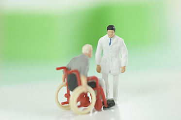 Figurines of doctor and patient talking - ASF004569