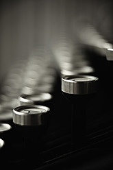 Nahaufnahme von alten Schreibmaschinentasten - TLF000661