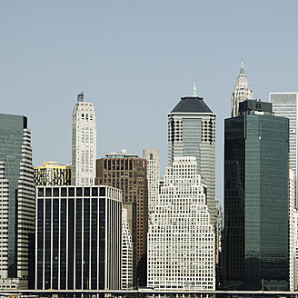 USA, New York, Blick auf ein Hochhaus - TLF000685
