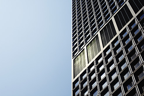 USA, New York, Blick auf ein Hochhaus - TLF000689