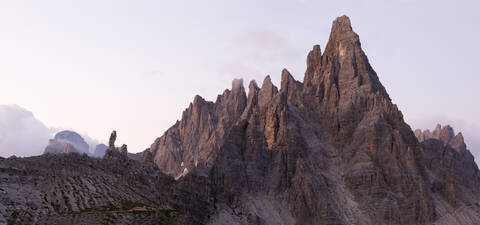 Europa, Italien, Blick auf den Paternkofel im Nationalpark der Sextner Dolomiten, lizenzfreies Stockfoto
