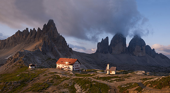 Europa, Italien, Blick auf die Drei Zinnen im Nationalpark der Sextner Dolomiten - BSC000129