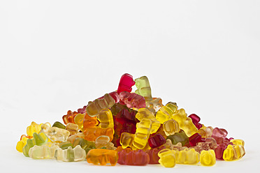Colourful gummy bears on white background - NGF000007