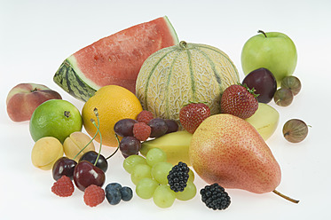 Diverse Früchte auf weißem Hintergrund - ASF004579