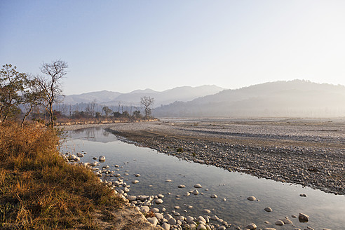 Indien, Uttarakhand, Blick auf den Fluss Ramganga im Jim Corbett National Park - FOF004076