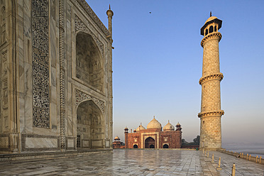 Indien, Uttar Pradesh, Agra, Blick auf das Taj Mahal - FOF004083