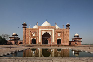 Indien, Uttar Pradesh, Agra, Blick auf das Taj Mahal - FOF004090