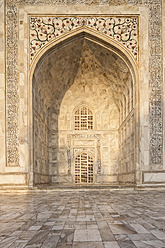 Indien, Uttar Pradesh, Agra, Kalligraphie am Taj Mahal - FOF004092