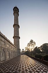 Indien, Uttar Pradesh, Agra, Blick auf das Taj Mahal - FOF004093