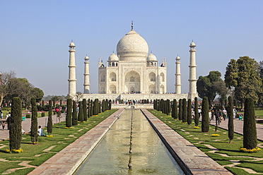 Indien, Uttar Pradesh, Agra, Blick auf das Taj Mahal - FOF004111