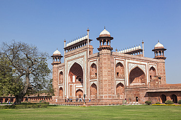 Indien, Uttar Pradesh, Agra, Blick auf das Taj Mahal - FOF004112