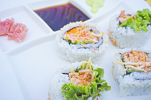 USA, Texas, Spicy crab roll with sushi in plate - ABAF000180