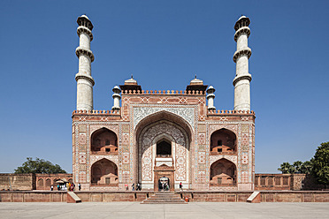 Indien, Uttar Pradesh, Agra, Blick auf das Grabmal von Akbar dem Großen - FOF004141