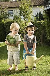 Germany, Bavaria, Boys with savoy and watering can - RNF000995