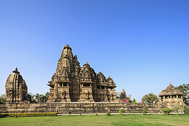 Indien, Madhya Pradesh, Vishwanath-Tempel und Nandi-Tempel in Khajuraho - FOF004218