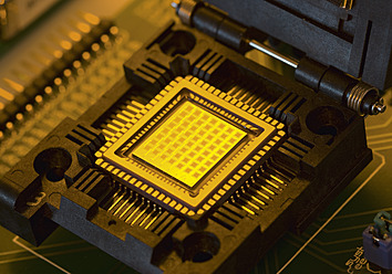 Mikrochip mit Brennstoffzellen, Nahaufnahme - WBF001275