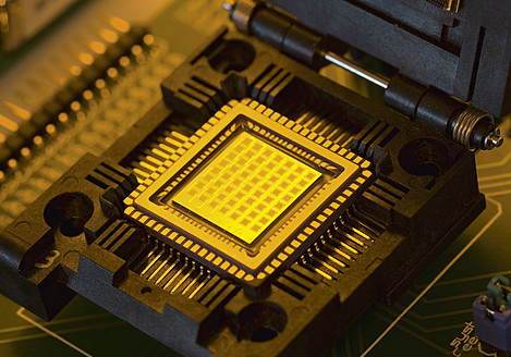 Mikrochip mit Brennstoffzellen, Nahaufnahme - WBF001275