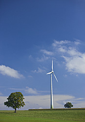 Deutschland, Windkraftanlage in der Landschaft - WBF001293