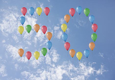 50-Jahr-Jubiläum aus Luftballons gegen den Himmel - WBF001315