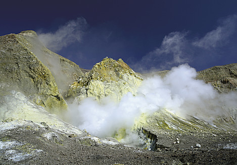 Neuseeland, Dampf und Schwefel im Vulkankrater - WBF001221