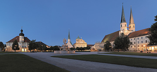 Deutschland, Bayern, Blick auf den Kapellenplatz - WBF001236