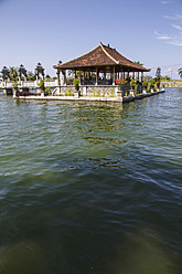 Indonesien, Bali, Blick auf den Königspalast Ujung Water Palace - MBEF000461