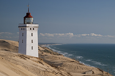 Dänemark, Blick auf den Leuchtturm Rubjerg Knude an der Nordsee - HHEF000002