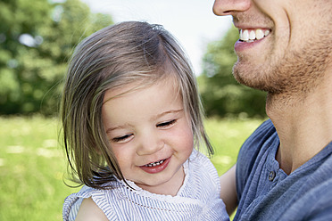 Gemany, Cologne, Father and daughter smiling, close up - PDYF000018