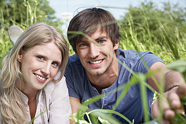 Germany, Cologne, Young couple smiling, potrait - PDYF000020