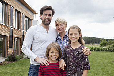 Germany, Bavaria, Nuremberg, Portrait of family in front of house - RBYF000117