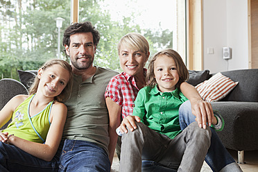 Germany, Bavaria, Nuremberg, Portrait of family in living room - RBYF000138