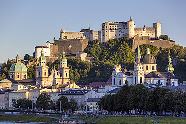 Österreich, Salzburg, Blick auf die Festung Hohensalzburg - EJWF000046