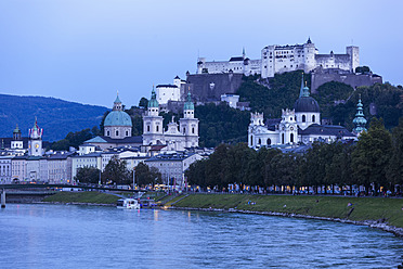 Österreich, Salzburg, Blick auf die Festung Hohensalzburg - EJWF000048